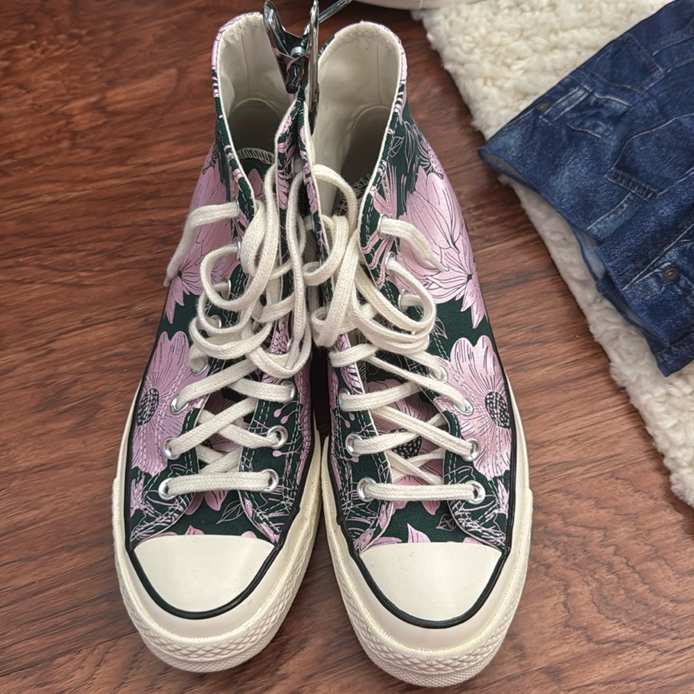 Floral converse never worn